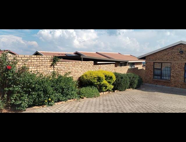 3 BEDROOM HOUSE FOR SALE IN GROBLERPARK EXT